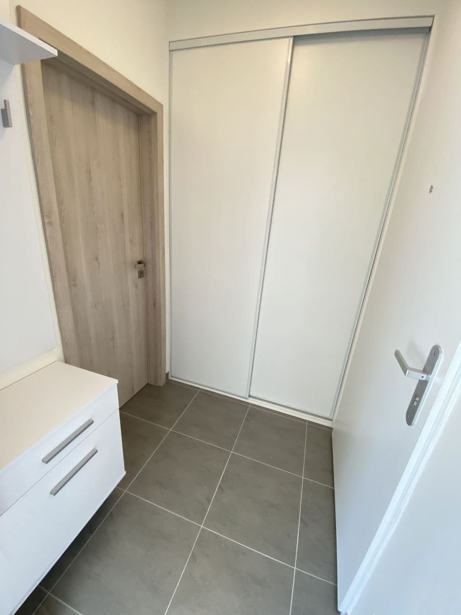 Pronájem bytu 1+kk 34 m², Žitavská, Jihlava, Kraj Vysočina Pronájem bytu 1+kk 34 m², Žitavská, Jihlava, Kraj Vysočina
