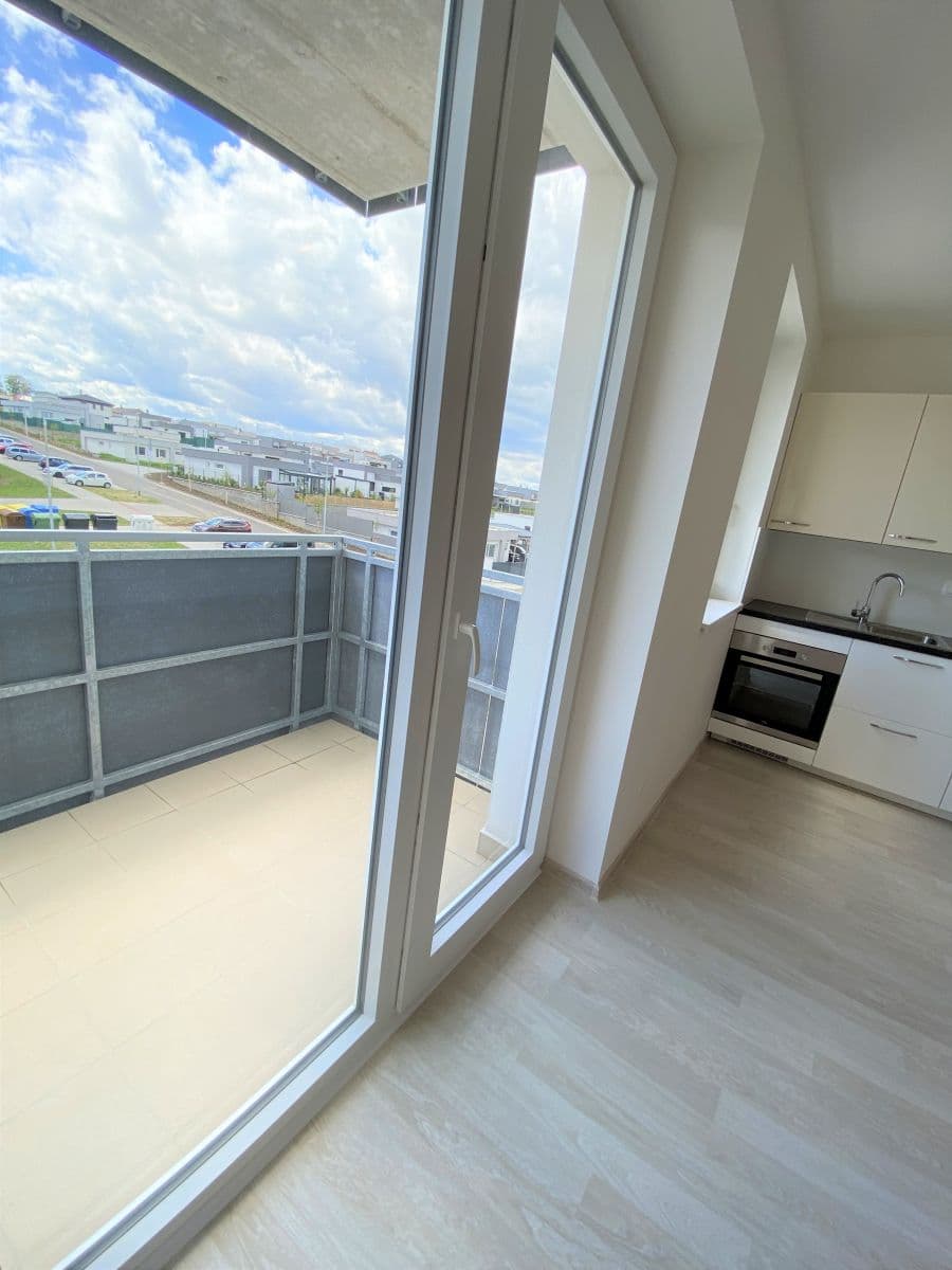 Pronájem bytu 1+kk 34 m², Žitavská, Jihlava, Kraj Vysočina Pronájem bytu 1+kk 34 m², Žitavská, Jihlava, Kraj Vysočina