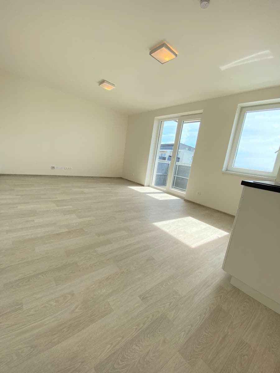 Pronájem bytu 1+kk 34 m², Žitavská, Jihlava, Kraj Vysočina Pronájem bytu 1+kk 34 m², Žitavská, Jihlava, Kraj Vysočina