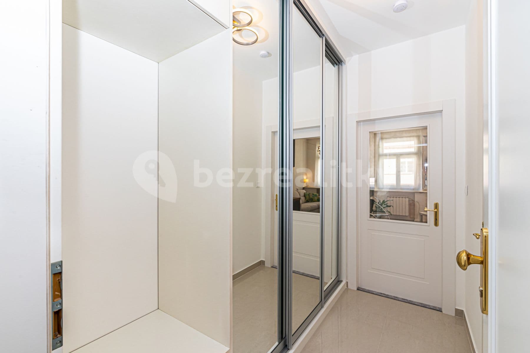 Pronájem bytu 1+kk 30 m², Záhřebská, Praha, Praha Pronájem bytu 1+kk 30 m², Záhřebská, Praha, Praha