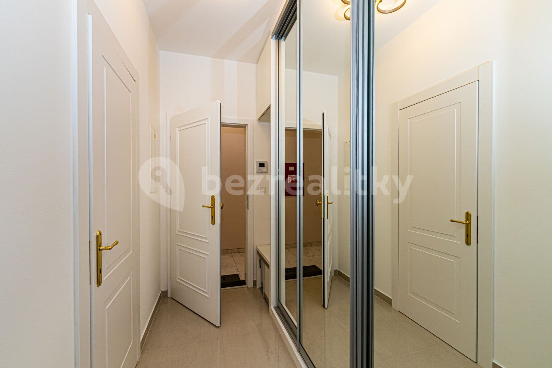 Pronájem bytu 1+kk 30 m², Záhřebská, Praha, Praha Pronájem bytu 1+kk 30 m², Záhřebská, Praha, Praha