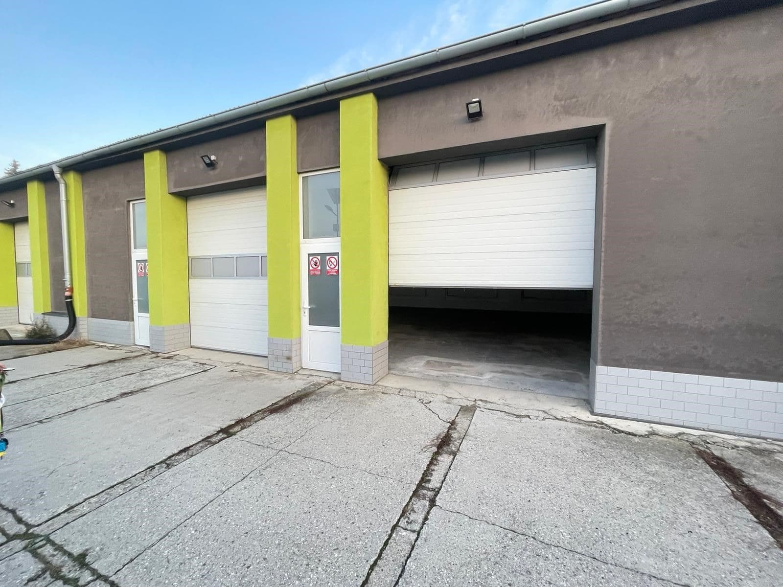 Pronájem nebytového prostoru 90 m², Samostatnost, Holešov, Zlínský kraj Pronájem nebytového prostoru 90 m², Samostatnost, Holešov, Zlínský kraj