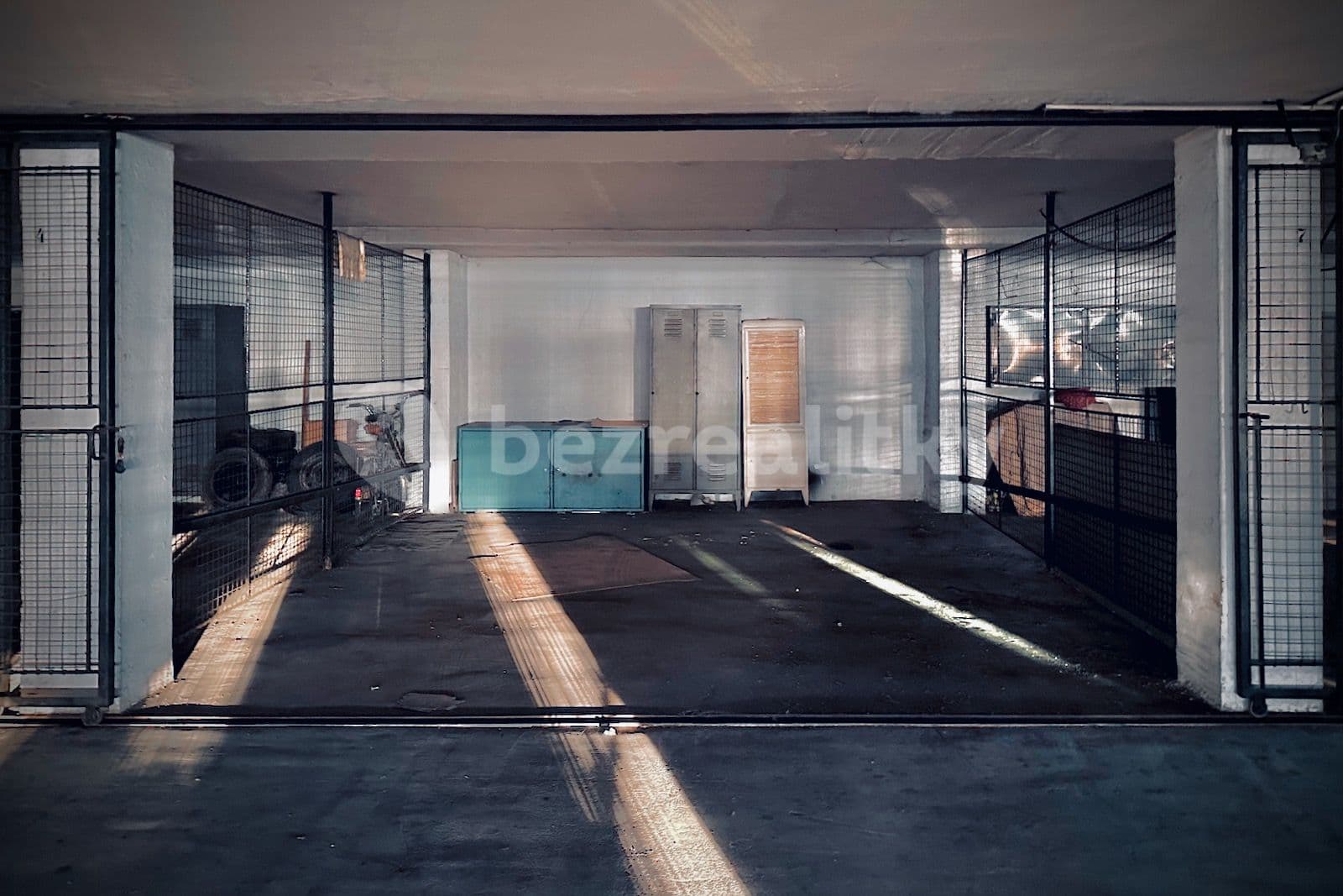 Pronájem garáže 25 m², Loosova, Brno, Jihomoravský kraj Pronájem garáže 25 m², Loosova, Brno, Jihomoravský kraj