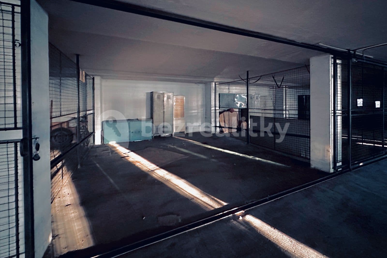 Pronájem garáže 25 m², Loosova, Brno, Jihomoravský kraj Pronájem garáže 25 m², Loosova, Brno, Jihomoravský kraj