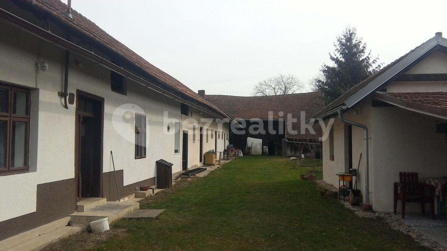 Prodej domu 200 m², pozemek 2.032 m², Chroustov, Středočeský kraj