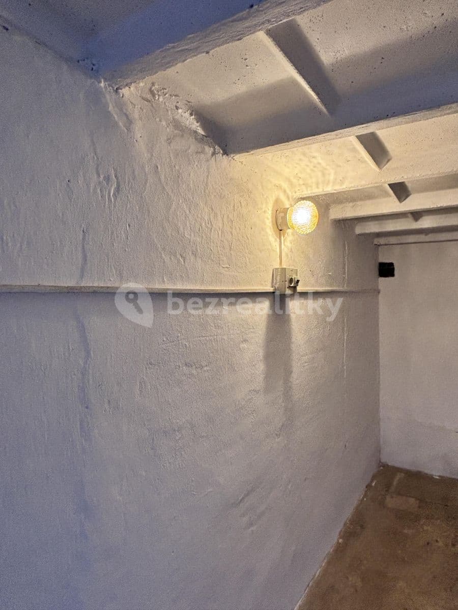 Pronájem garáže 19 m², J. Plachty, České Budějovice, Jihočeský kraj Pronájem garáže 19 m², J. Plachty, České Budějovice, Jihočeský kraj