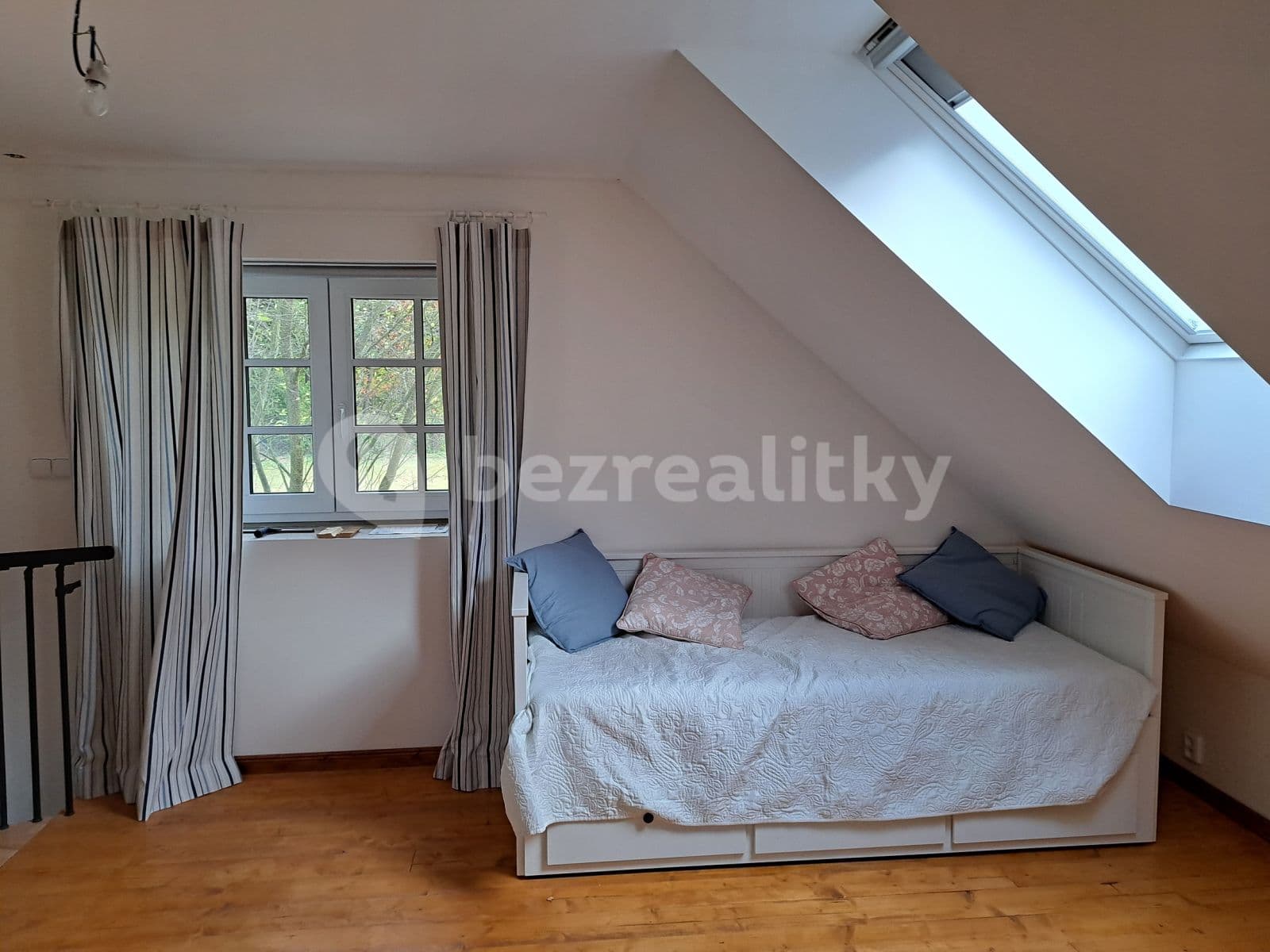 Pronájem domu 80 m², pozemek 350 m², Dubová, Mukařov, Středočeský kraj Pronájem domu 80 m², pozemek 350 m², Dubová, Mukařov, Středočeský kraj