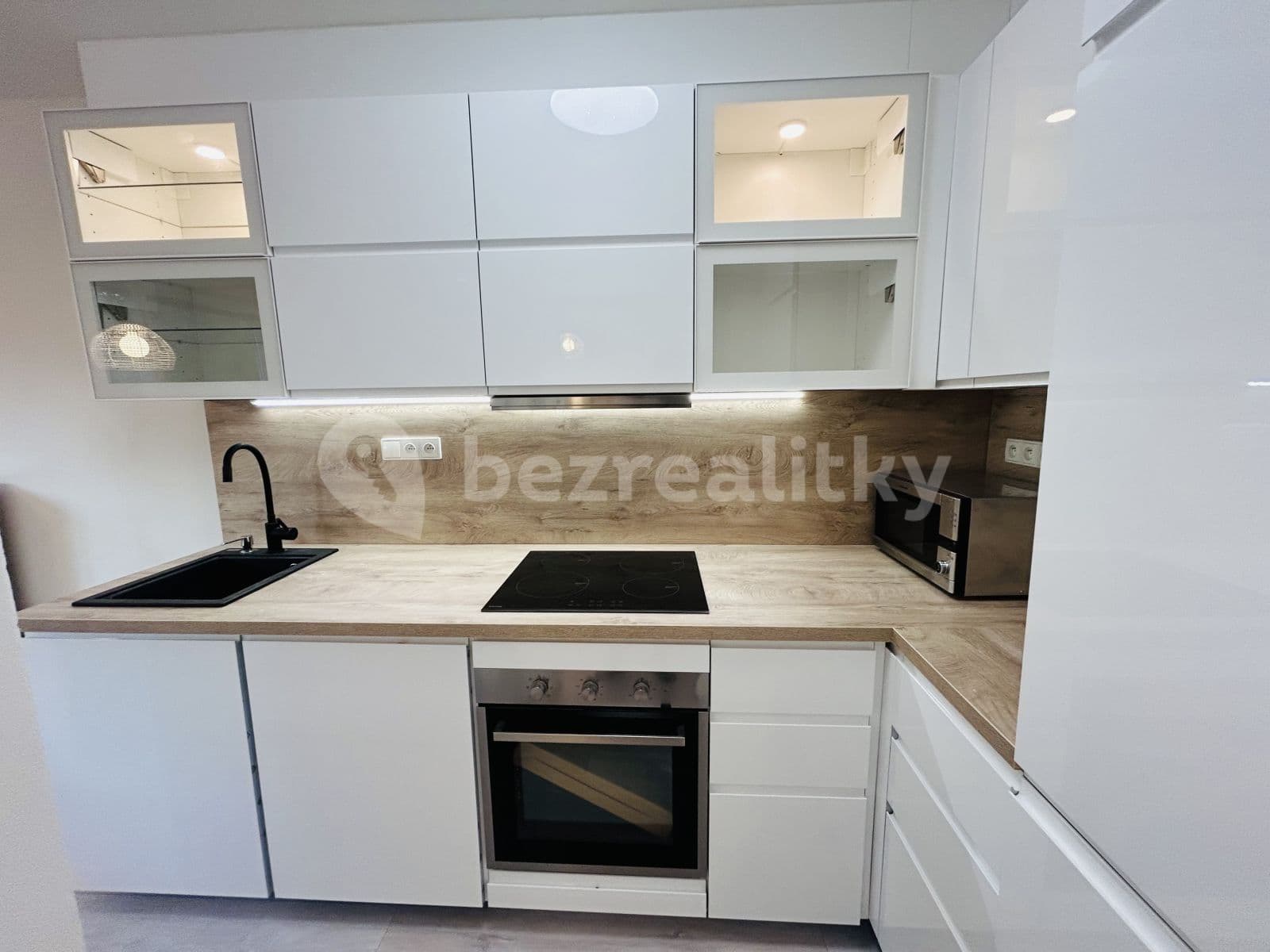 Pronájem bytu 3+kk 68 m², Prosluněná, Praha, Praha Pronájem bytu 3+kk 68 m², Prosluněná, Praha, Praha