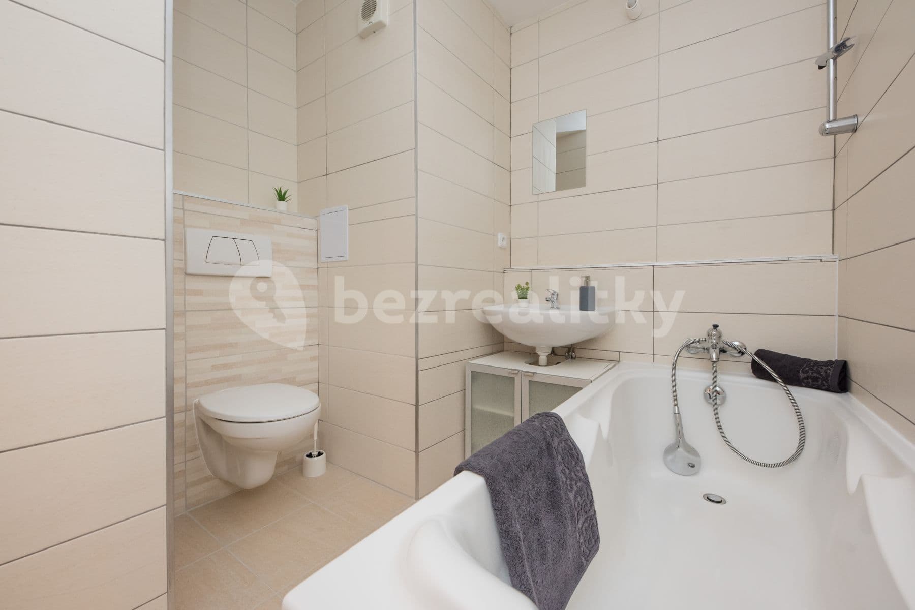 Pronájem bytu 2+kk 40 m², Štúrova, Praha, Praha Pronájem bytu 2+kk 40 m², Štúrova, Praha, Praha