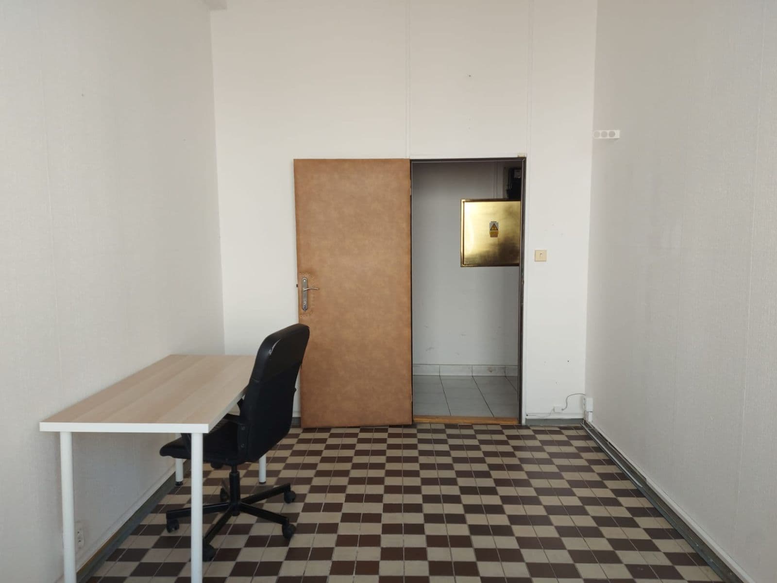 Pronájem kanceláře 20 m², Za Mototechnou, Praha, Praha Pronájem kanceláře 20 m², Za Mototechnou, Praha, Praha