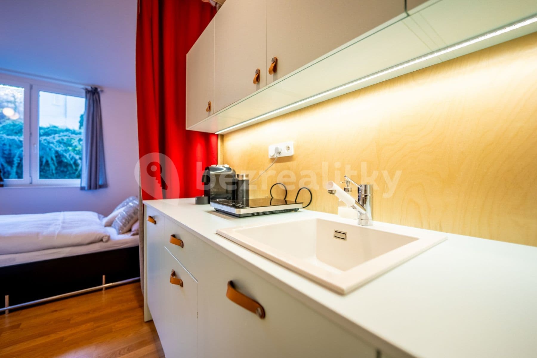 Pronájem bytu 1+kk 24 m², Vápencová, Praha, Praha Pronájem bytu 1+kk 24 m², Vápencová, Praha, Praha