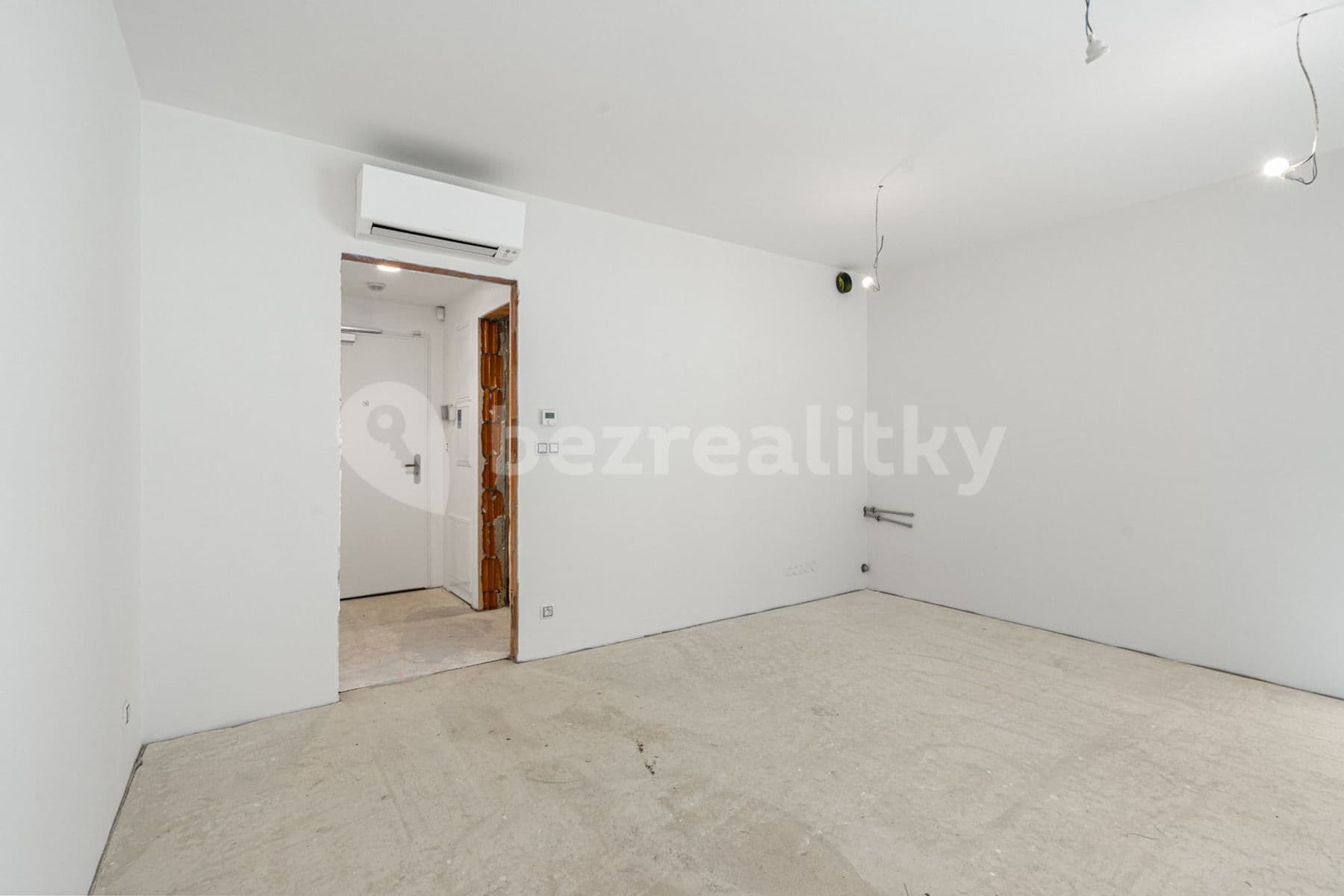 Prodej bytu 1+kk 30 m², Lučištníků, Praha, Praha