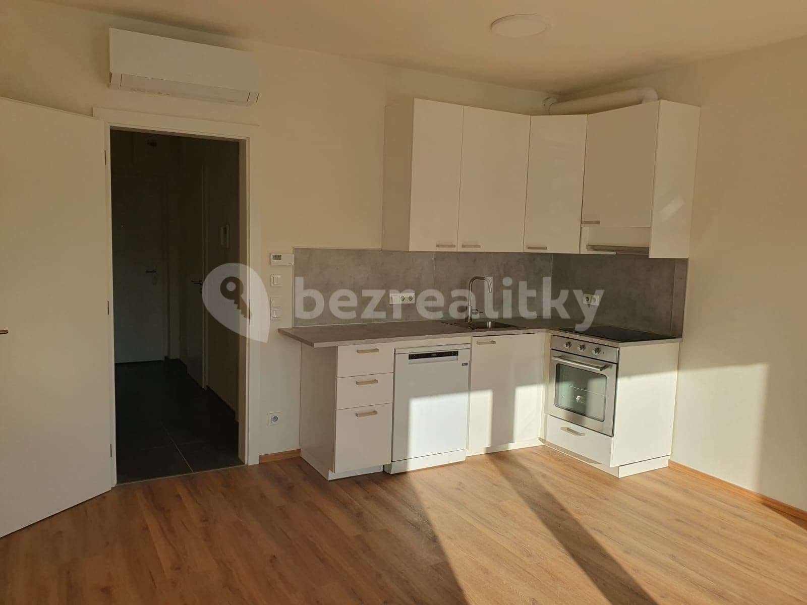 Pronájem bytu 1+kk 33 m², Kumpoštova, Brno, Jihomoravský kraj Pronájem bytu 1+kk 33 m², Kumpoštova, Brno, Jihomoravský kraj