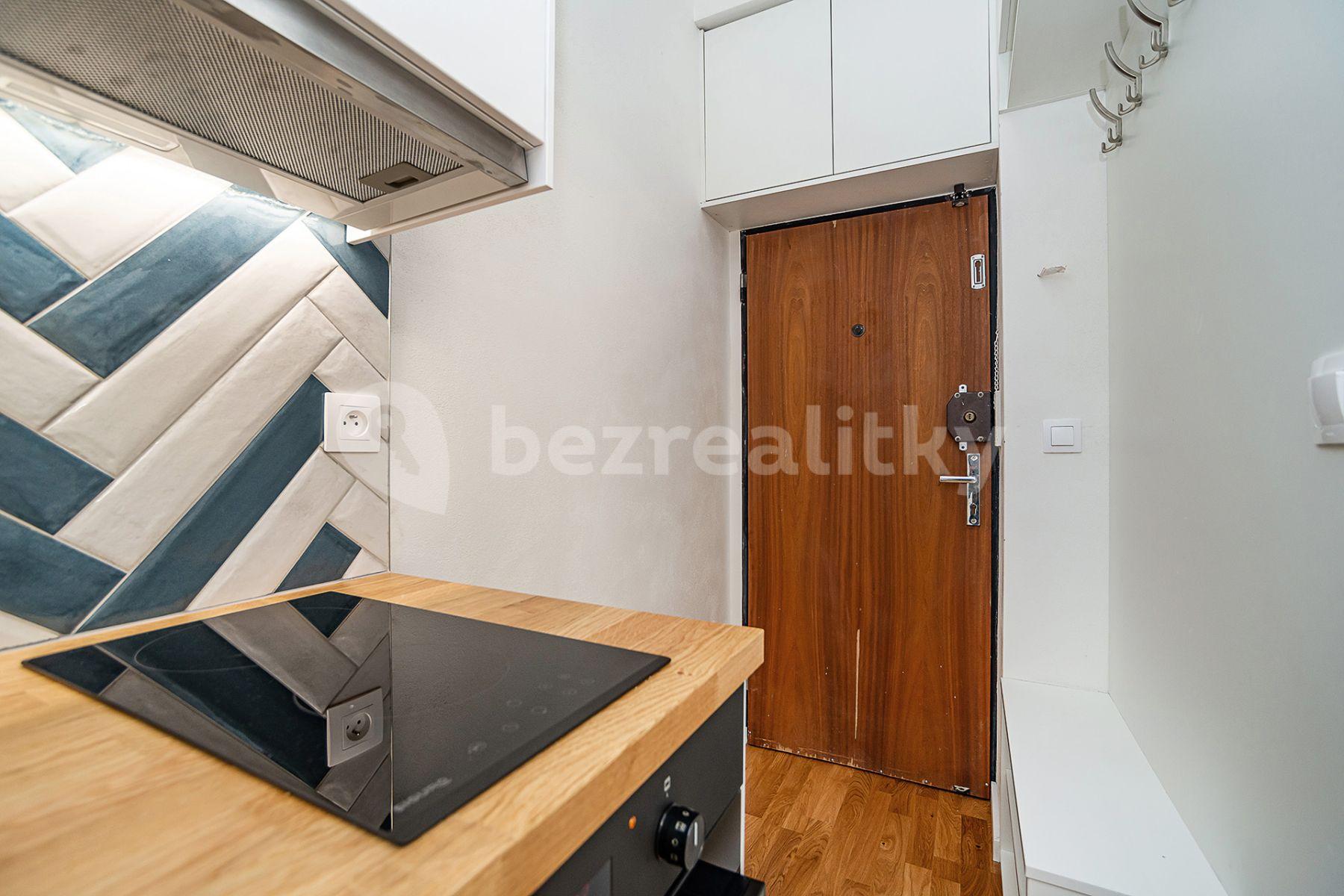 Prodej bytu 1+kk 16 m², Na Šťáhlavce, Praha, Praha