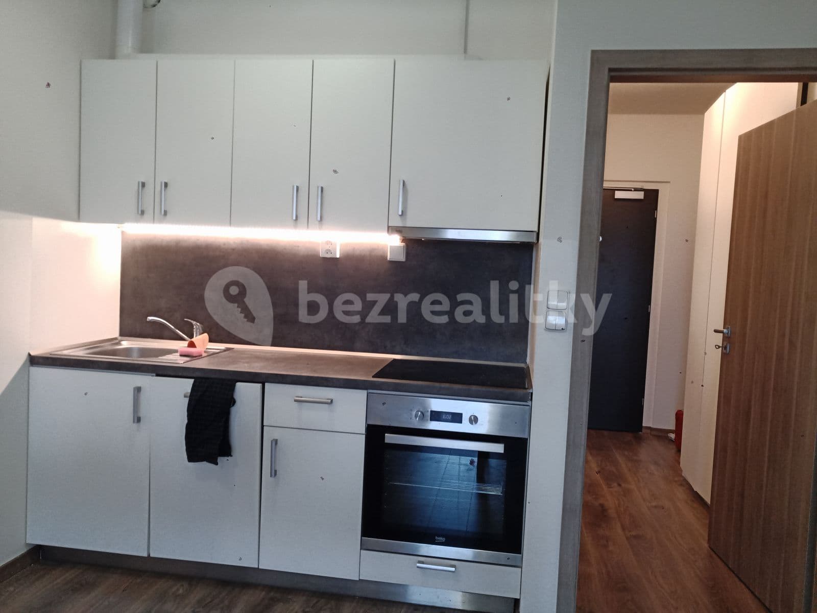 Pronájem bytu 2+kk 56 m², Ve Stromovce, Hradec Králové, Královéhradecký kraj Pronájem bytu 2+kk 56 m², Ve Stromovce, Hradec Králové, Královéhradecký kraj