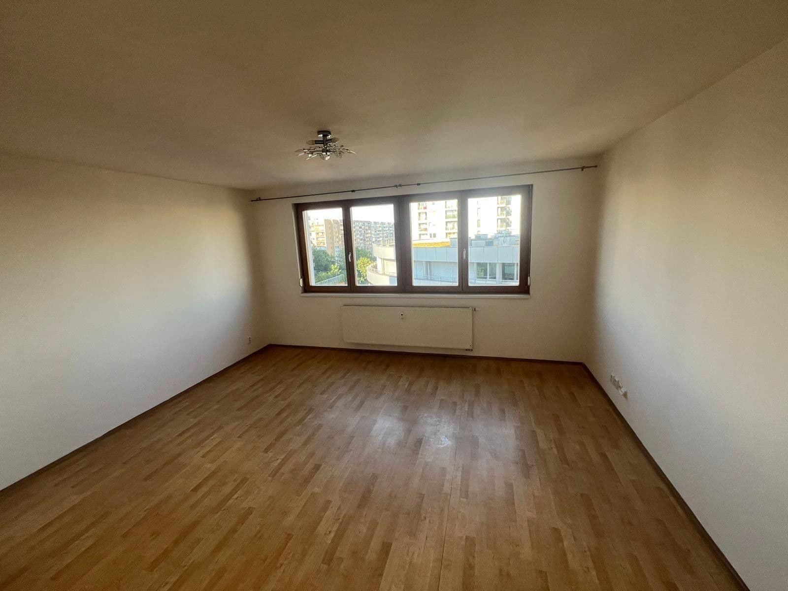 Pronájem bytu 1+kk 34 m², Sluneční náměstí, Praha, Praha Pronájem bytu 1+kk 34 m², Sluneční náměstí, Praha, Praha