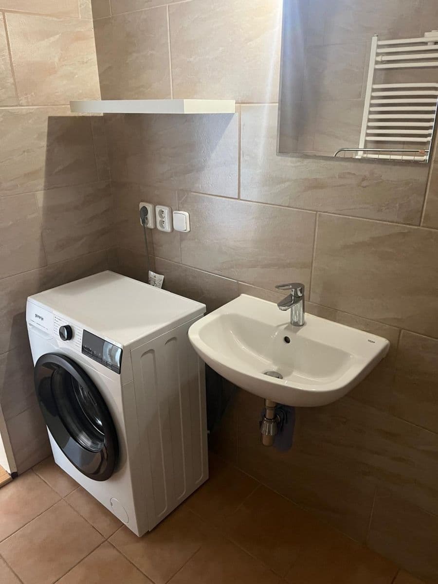 Pronájem bytu 1+kk 34 m², Sluneční náměstí, Praha, Praha Pronájem bytu 1+kk 34 m², Sluneční náměstí, Praha, Praha