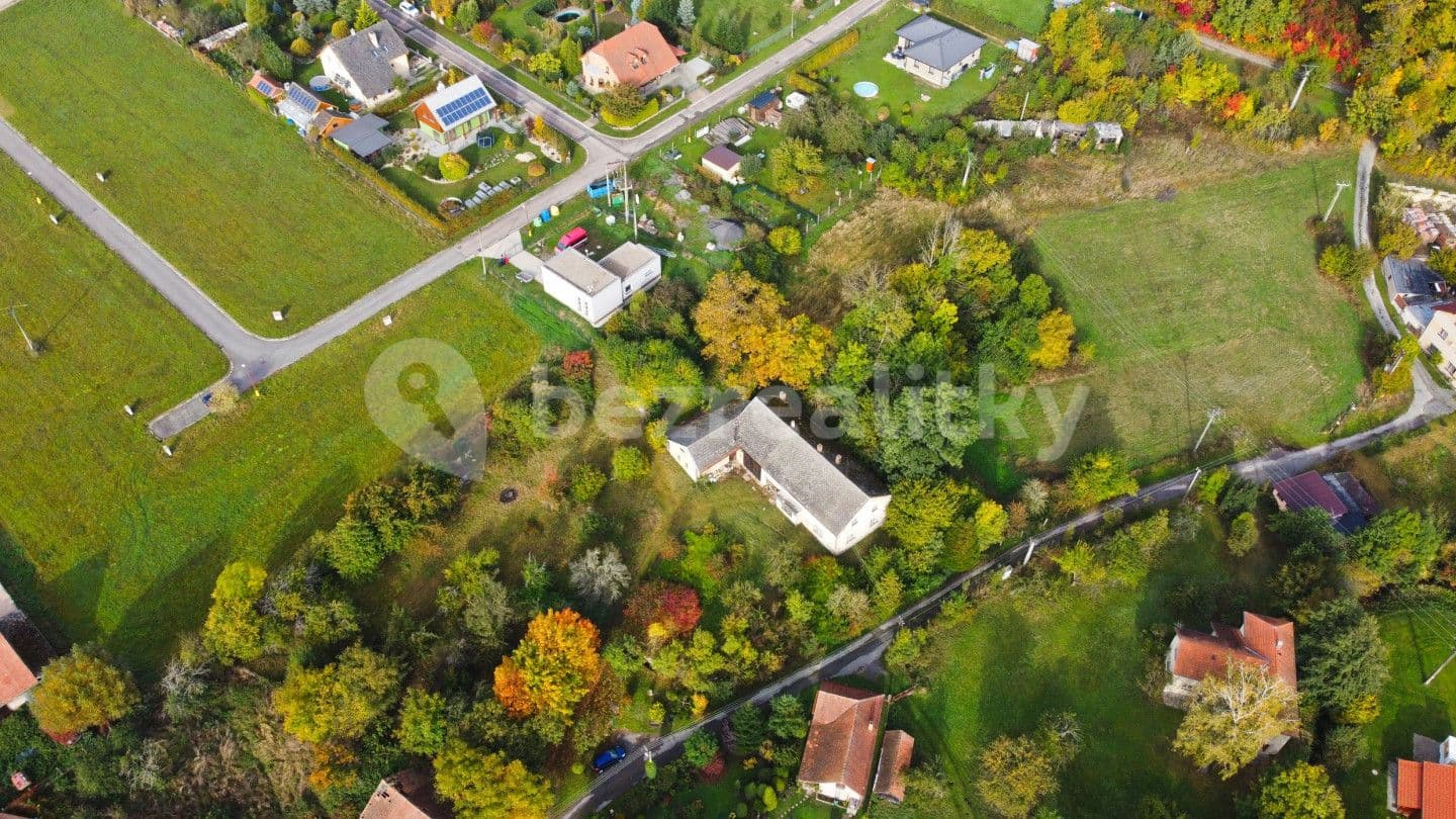 Prodej pozemku 2.406 m², Hroubovice, Pardubický kraj