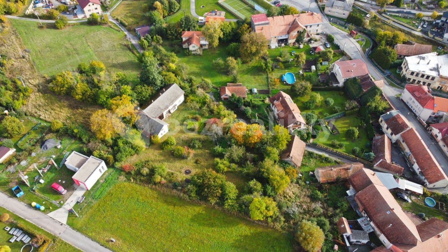 Prodej pozemku 2.406 m², Hroubovice, Pardubický kraj