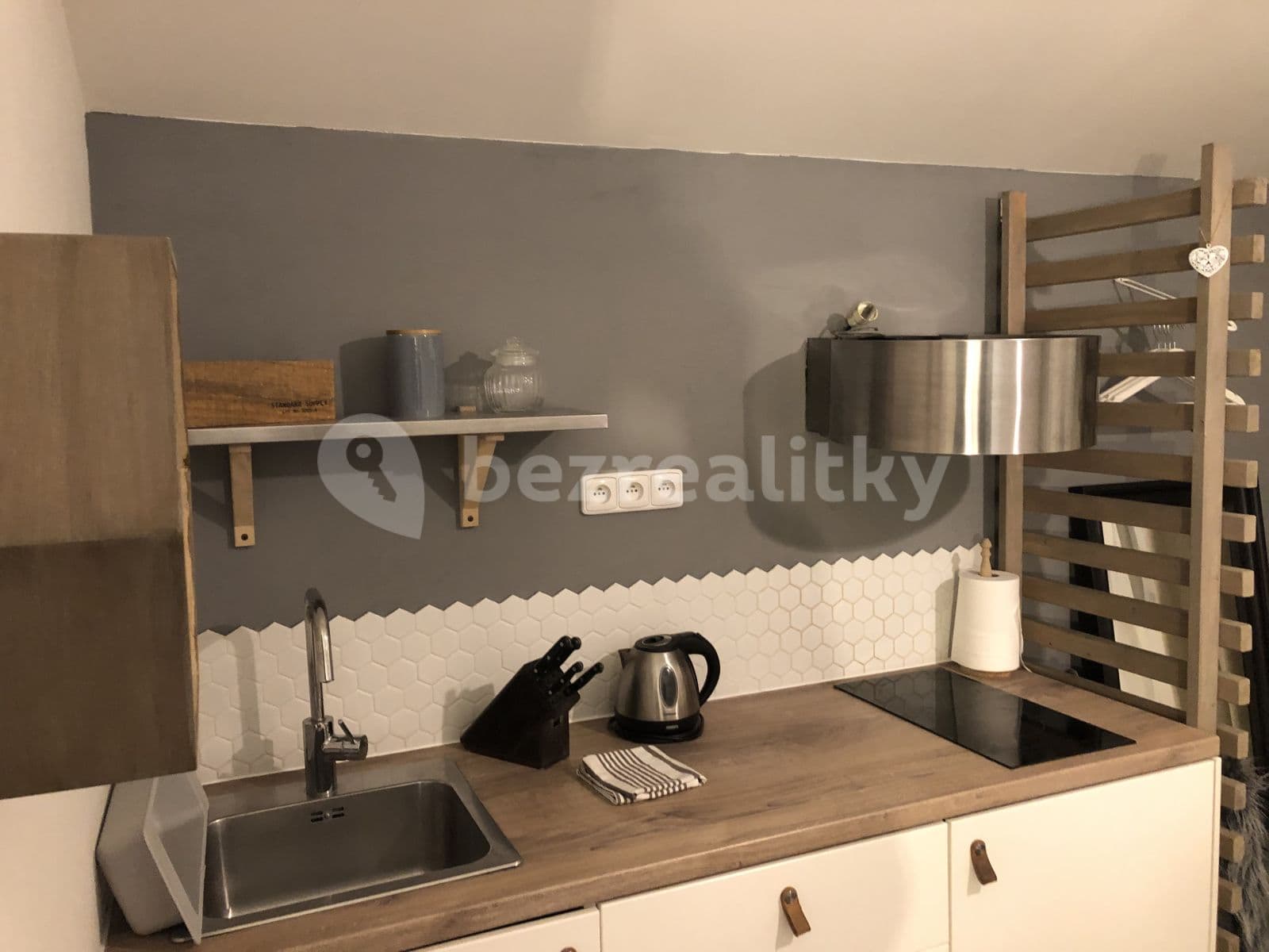 Pronájem bytu 1+kk 16 m², Umělecká, Praha, Praha Pronájem bytu 1+kk 16 m², Umělecká, Praha, Praha