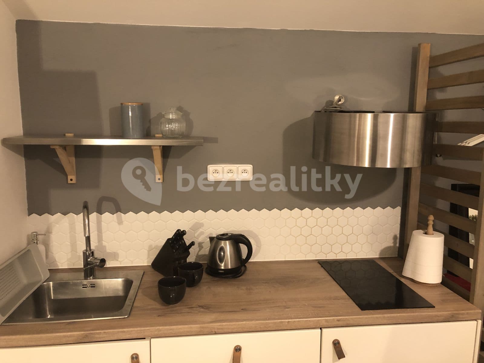 Pronájem bytu 1+kk 16 m², Umělecká, Praha, Praha Pronájem bytu 1+kk 16 m², Umělecká, Praha, Praha