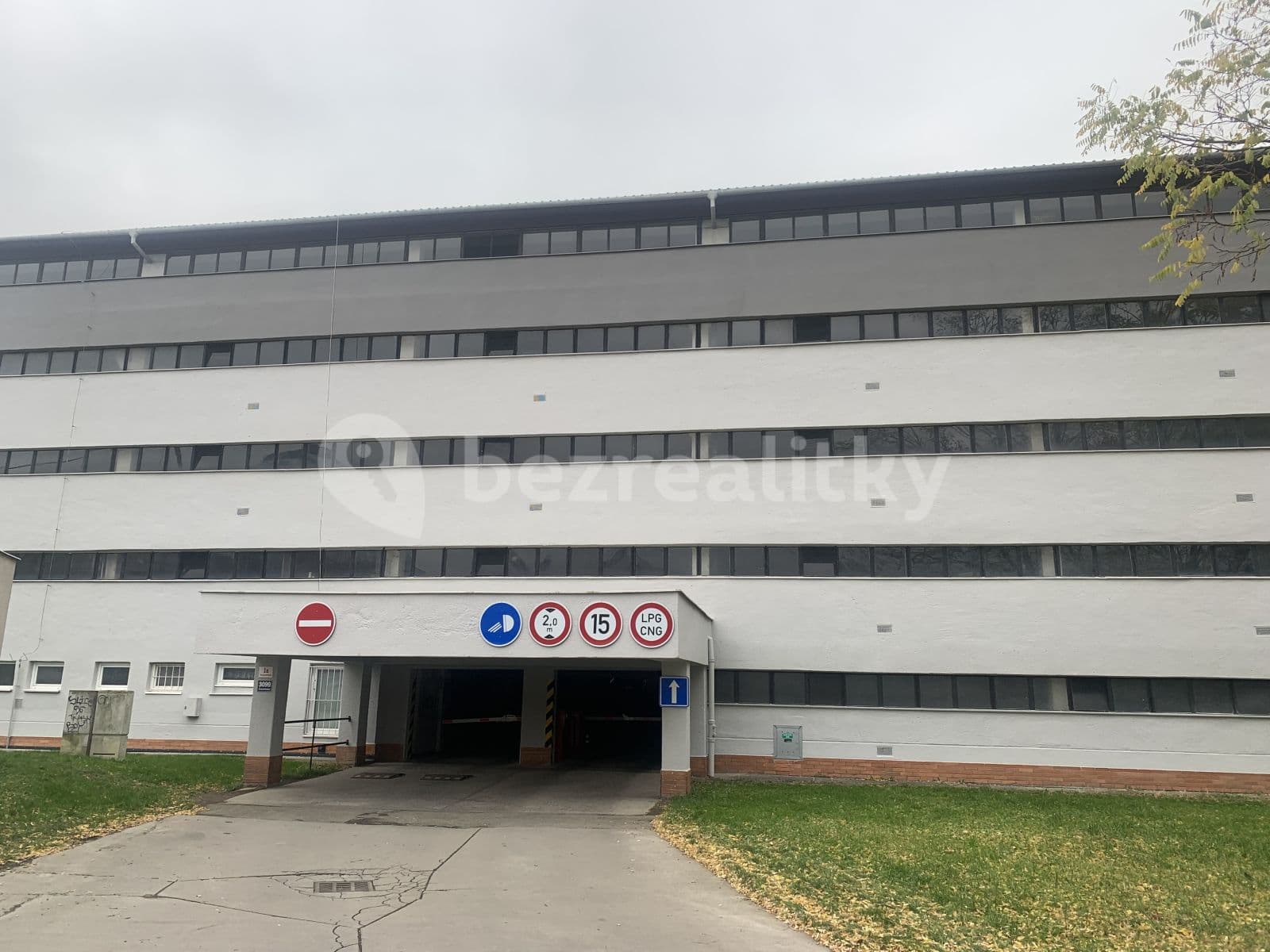 Pronájem garáže 16 m², Voroněžská, Brno, Jihomoravský kraj Pronájem garáže 16 m², Voroněžská, Brno, Jihomoravský kraj