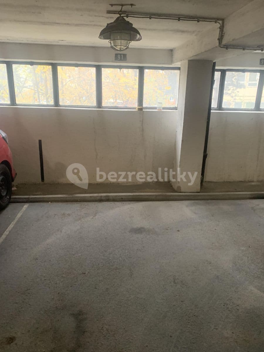 Pronájem garáže 16 m², Voroněžská, Brno, Jihomoravský kraj Pronájem garáže 16 m², Voroněžská, Brno, Jihomoravský kraj