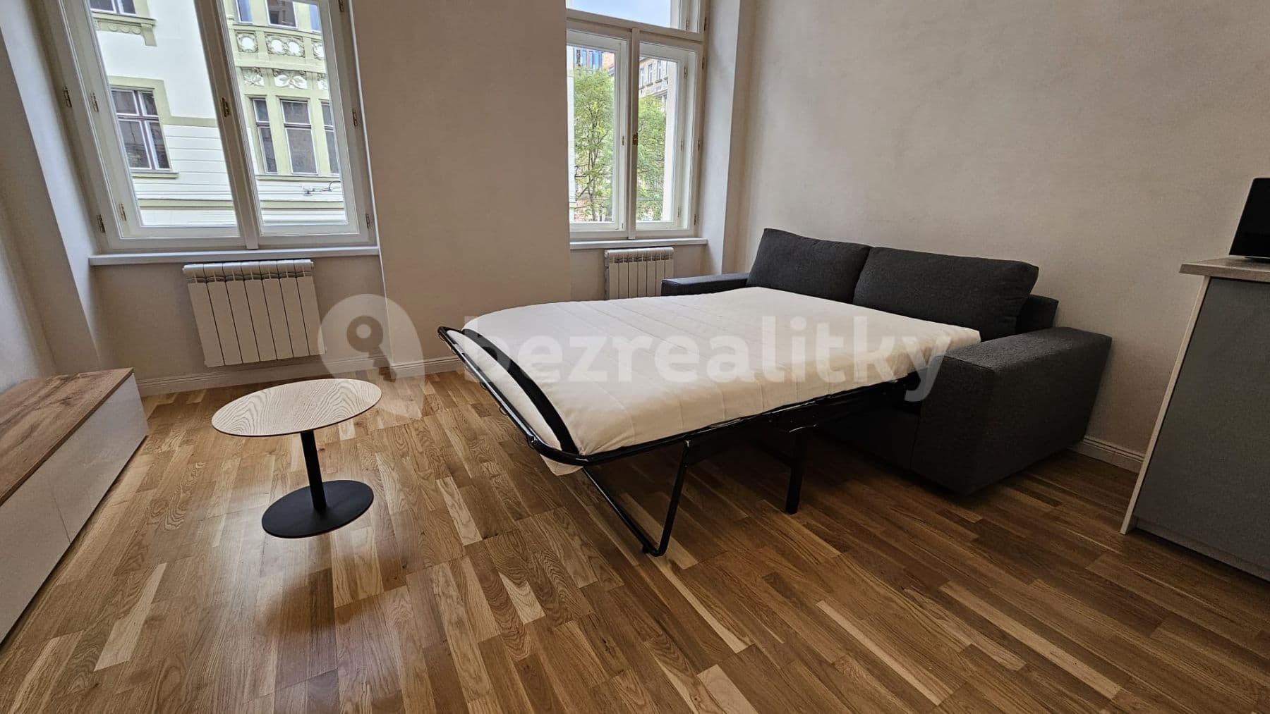 Pronájem bytu 1+kk 35 m², Vítkova, Praha, Praha