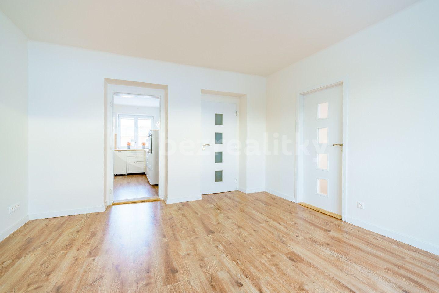 Prodej bytu 2+1 60 m², Hlavní třída, Ostrov, Karlovarský kraj
