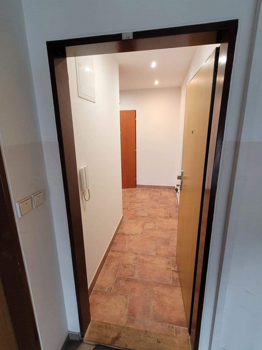 Pronájem bytu 2+kk 90 m², Za černým mostem, Praha, Praha Pronájem bytu 2+kk 90 m², Za černým mostem, Praha, Praha