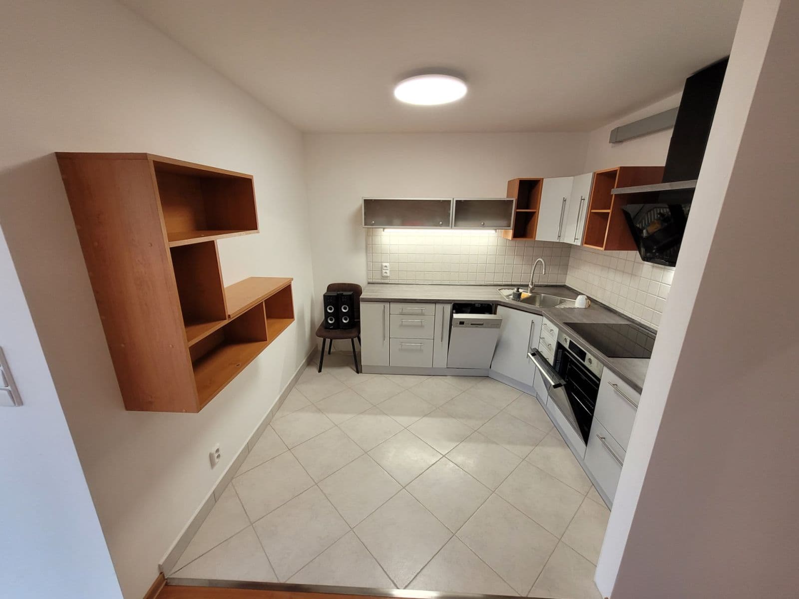 Pronájem bytu 2+kk 90 m², Za černým mostem, Praha, Praha Pronájem bytu 2+kk 90 m², Za černým mostem, Praha, Praha