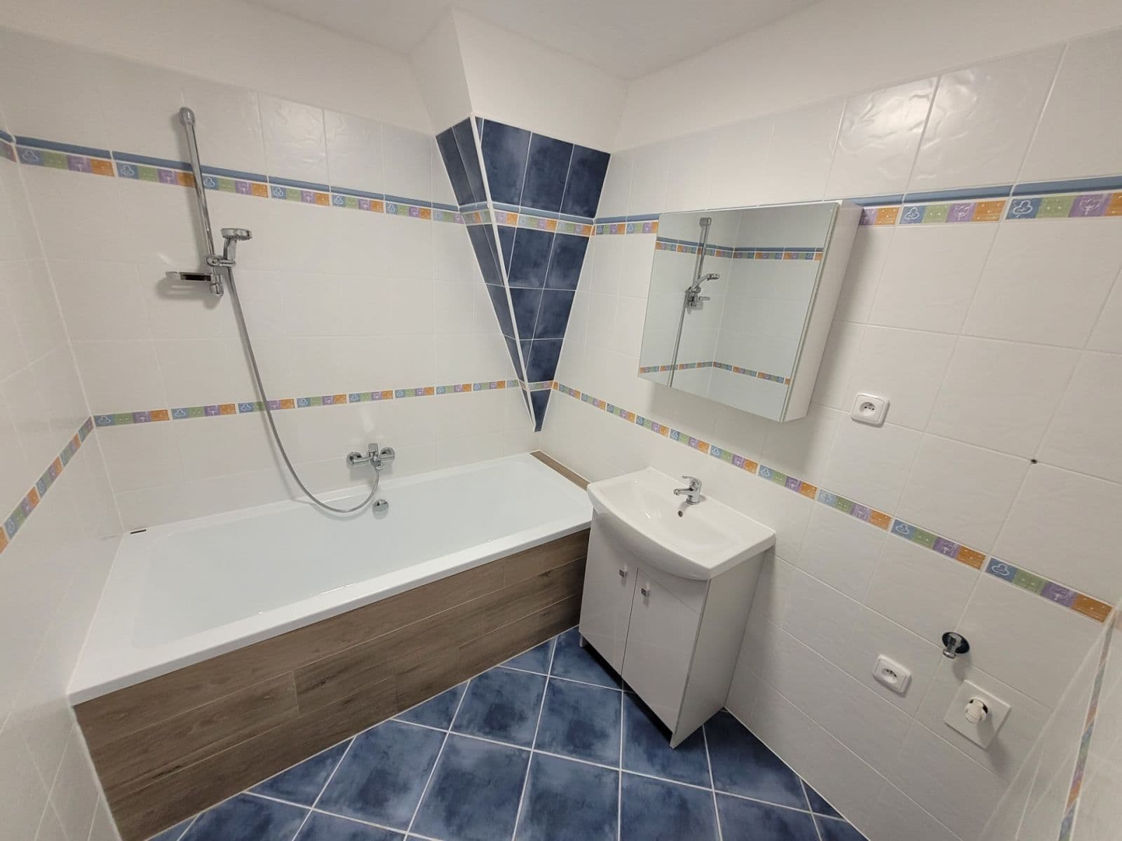 Pronájem bytu 2+kk 90 m², Za černým mostem, Praha, Praha Pronájem bytu 2+kk 90 m², Za černým mostem, Praha, Praha