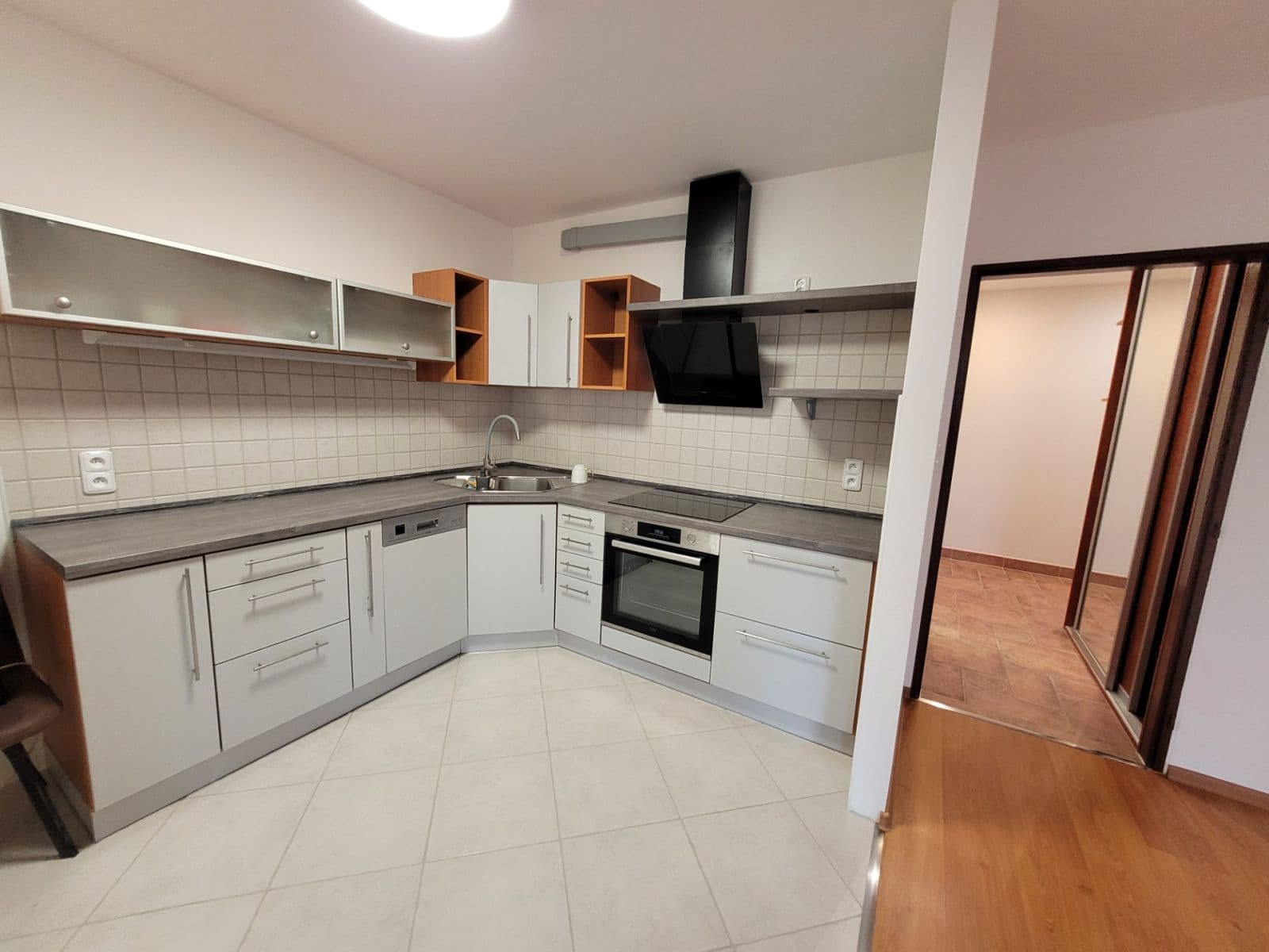 Pronájem bytu 2+kk 90 m², Za černým mostem, Praha, Praha Pronájem bytu 2+kk 90 m², Za černým mostem, Praha, Praha