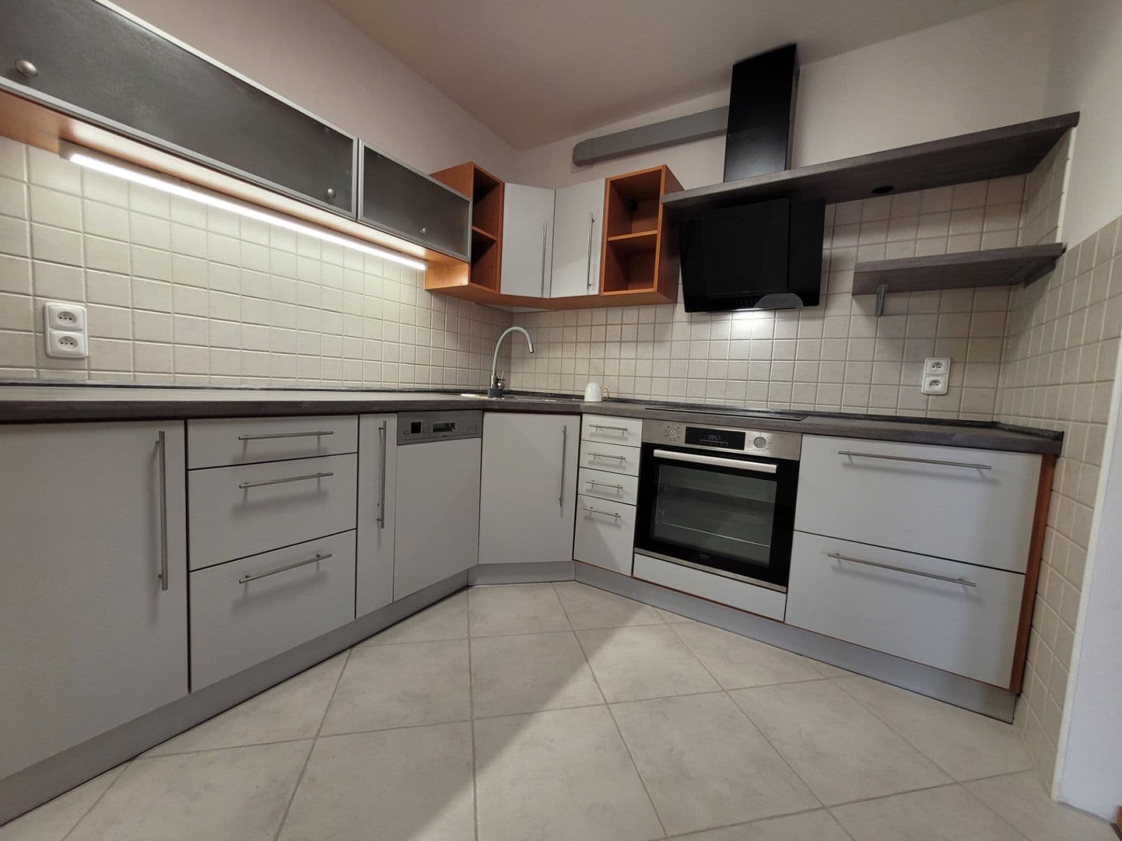 Pronájem bytu 2+kk 90 m², Za černým mostem, Praha, Praha Pronájem bytu 2+kk 90 m², Za černým mostem, Praha, Praha