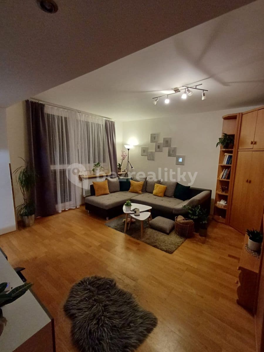 Pronájem bytu 2+1 55 m², Rumunská, Čelákovice, Středočeský kraj Pronájem bytu 2+1 55 m², Rumunská, Čelákovice, Středočeský kraj