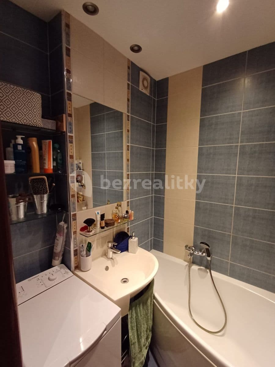 Pronájem bytu 2+1 55 m², Rumunská, Čelákovice, Středočeský kraj Pronájem bytu 2+1 55 m², Rumunská, Čelákovice, Středočeský kraj