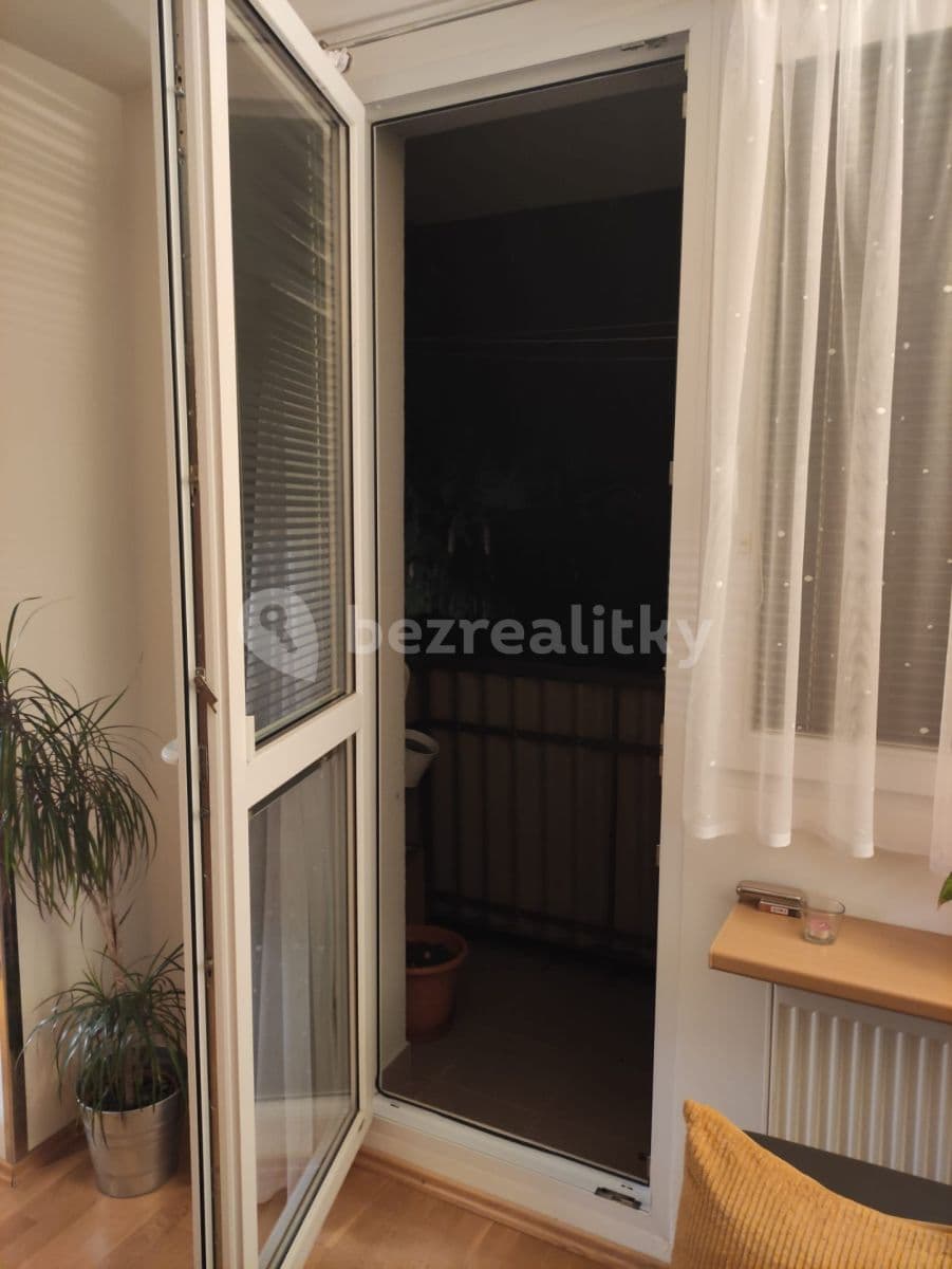 Pronájem bytu 2+1 55 m², Rumunská, Čelákovice, Středočeský kraj Pronájem bytu 2+1 55 m², Rumunská, Čelákovice, Středočeský kraj