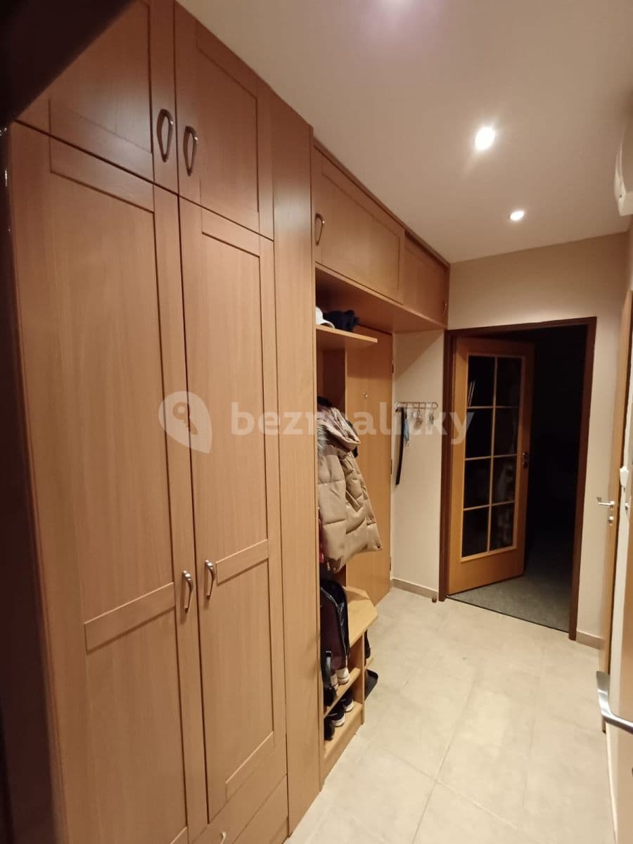 Pronájem bytu 2+1 55 m², Rumunská, Čelákovice, Středočeský kraj Pronájem bytu 2+1 55 m², Rumunská, Čelákovice, Středočeský kraj