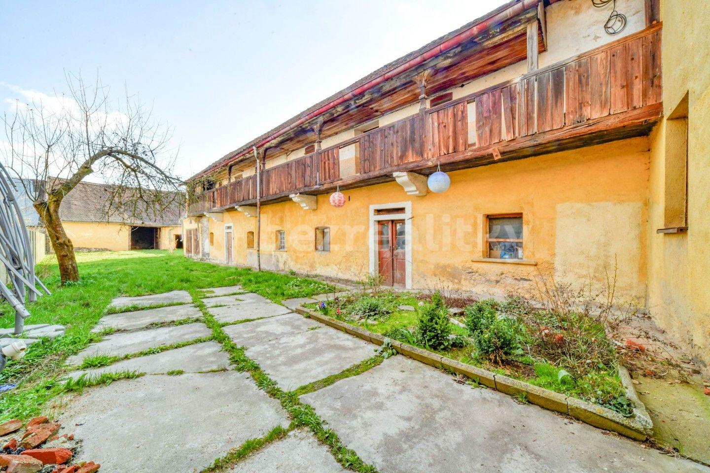 Prodej domu 250 m², pozemek 1.408 m², nám. 1. máje, Černošín, Plzeňský kraj