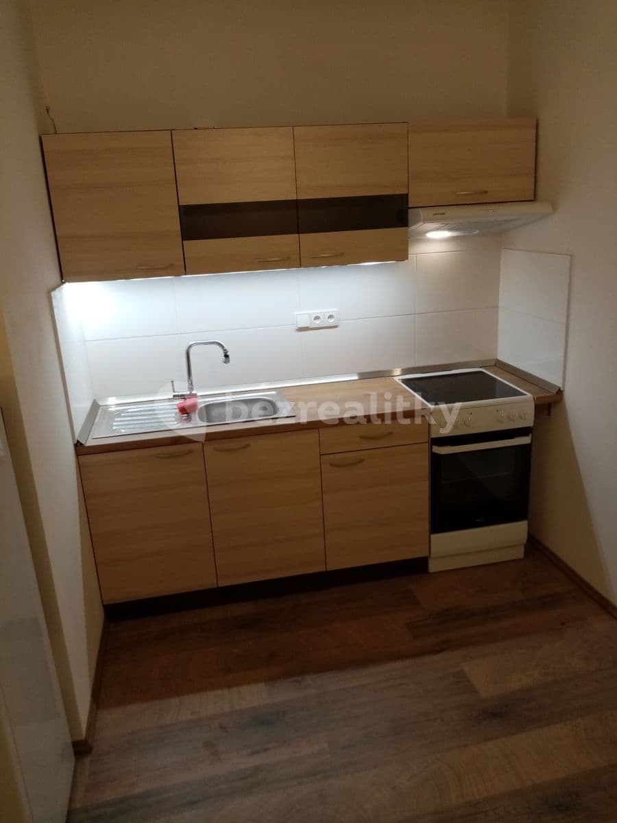 Pronájem bytu 1+1 30 m², Na náměstí, Davle, Středočeský kraj Pronájem bytu 1+1 30 m², Na náměstí, Davle, Středočeský kraj