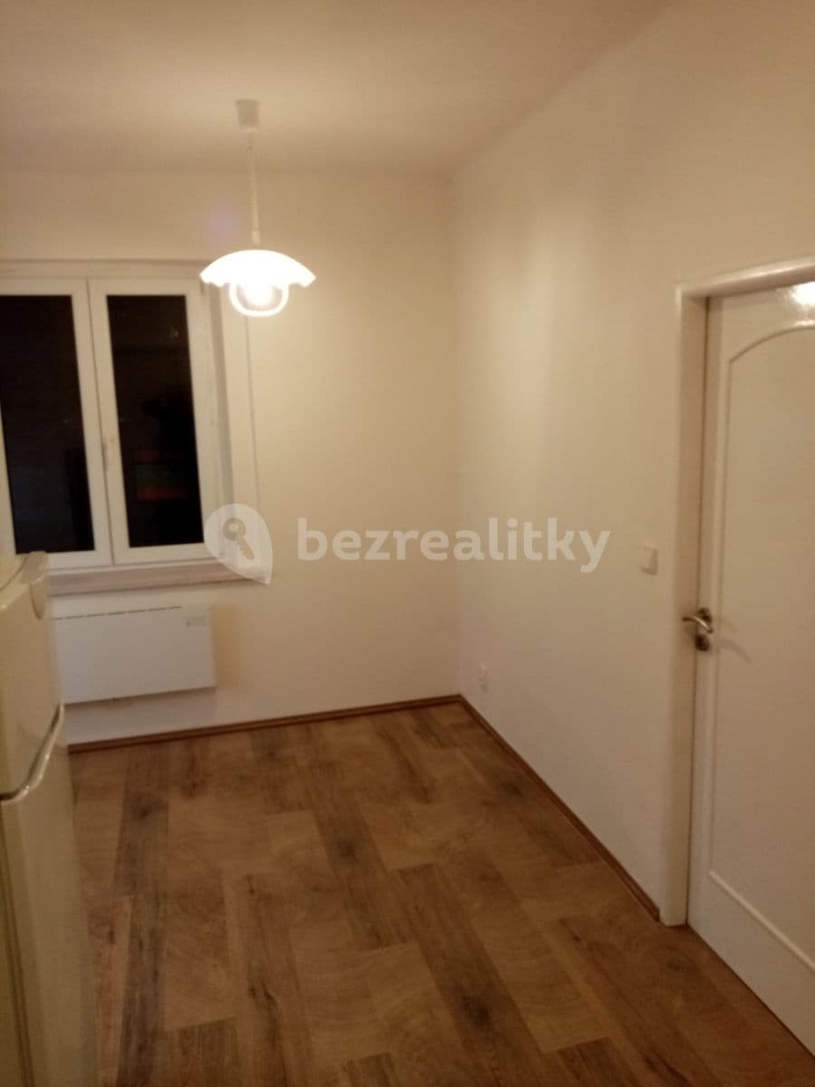 Pronájem bytu 1+1 30 m², Na náměstí, Davle, Středočeský kraj Pronájem bytu 1+1 30 m², Na náměstí, Davle, Středočeský kraj