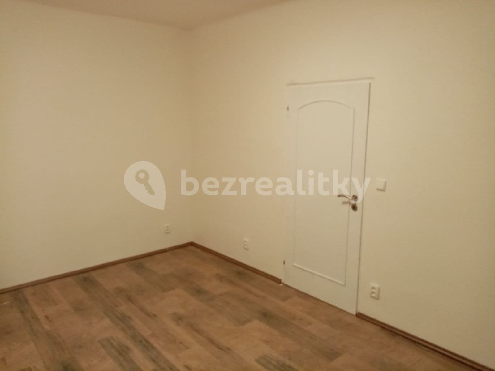 Pronájem bytu 1+1 30 m², Na náměstí, Davle, Středočeský kraj Pronájem bytu 1+1 30 m², Na náměstí, Davle, Středočeský kraj