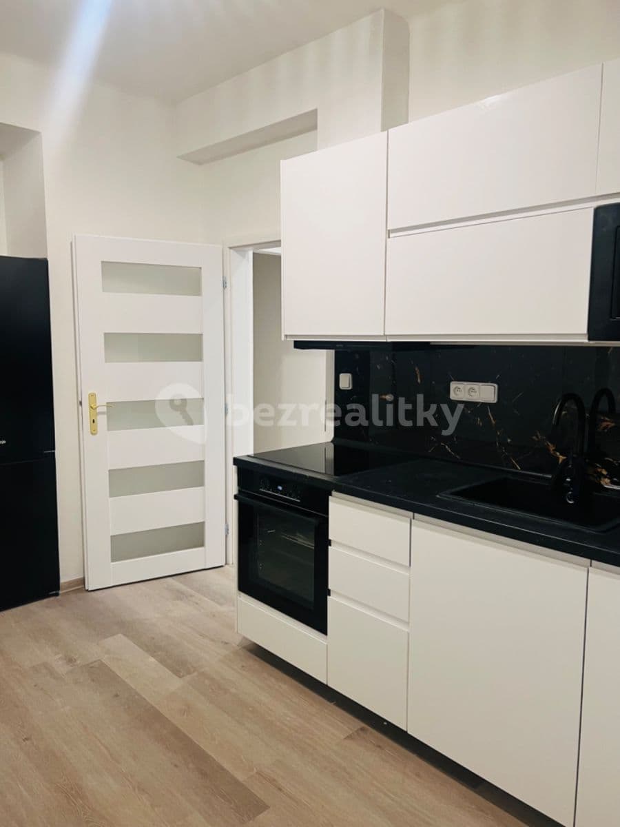 Pronájem bytu 2+1 61 m², náměstí Hrdinů, Praha, Praha Pronájem bytu 2+1 61 m², náměstí Hrdinů, Praha, Praha