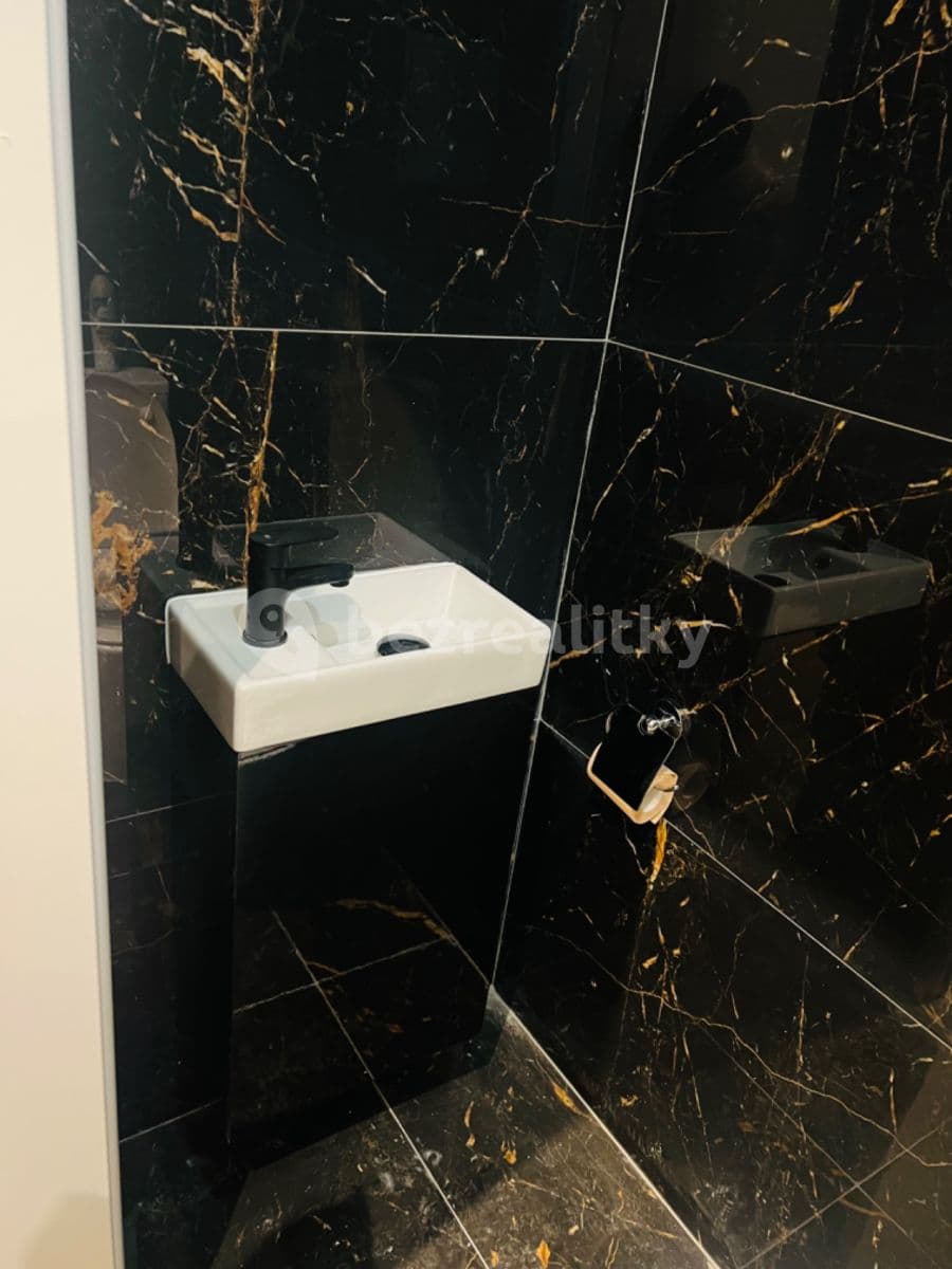 Pronájem bytu 2+1 61 m², náměstí Hrdinů, Praha, Praha Pronájem bytu 2+1 61 m², náměstí Hrdinů, Praha, Praha