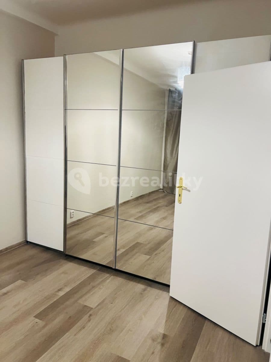 Pronájem bytu 2+1 61 m², náměstí Hrdinů, Praha, Praha Pronájem bytu 2+1 61 m², náměstí Hrdinů, Praha, Praha