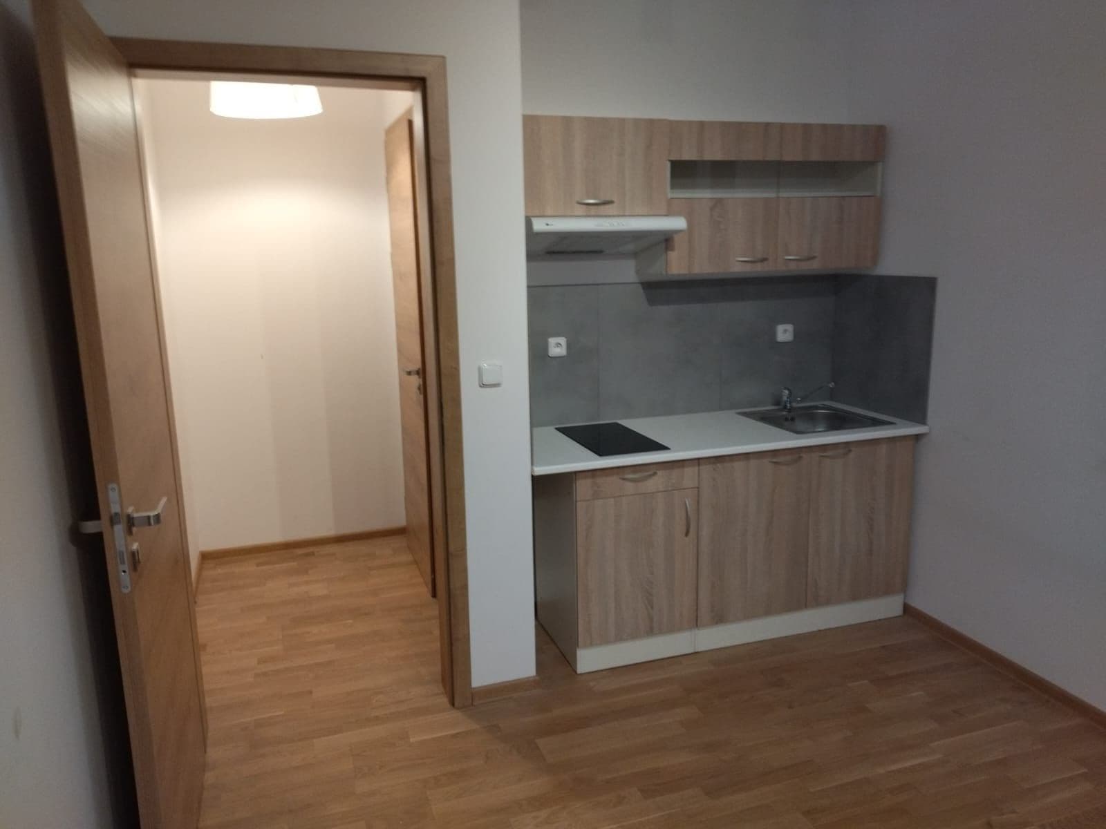 Pronájem bytu Garsoniéra 25 m², Sukova, Velké Přílepy, Středočeský kraj Pronájem bytu Garsoniéra 25 m², Sukova, Velké Přílepy, Středočeský kraj