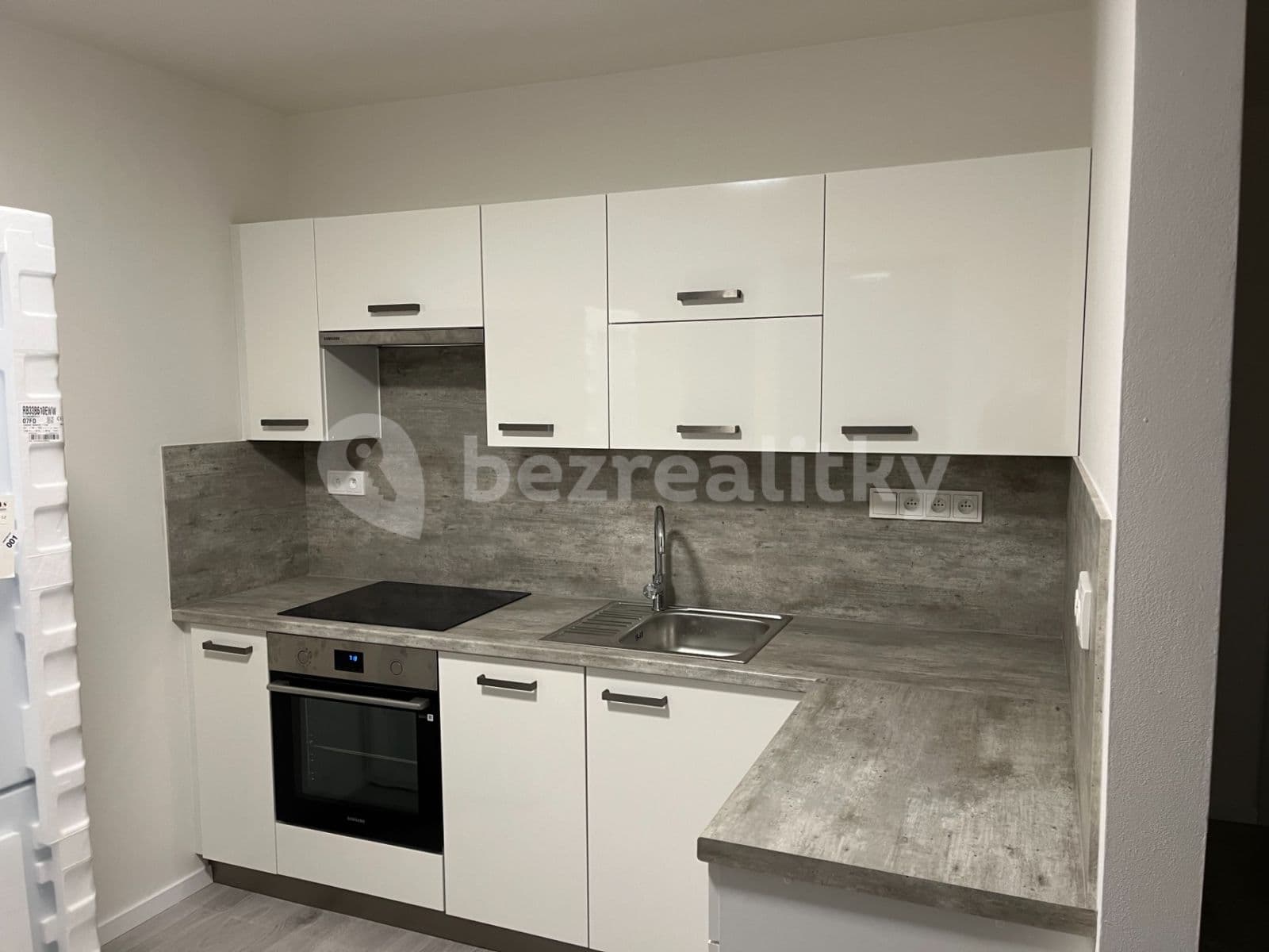 Pronájem bytu 3+kk 63 m², Kaplická, Praha, Praha Pronájem bytu 3+kk 63 m², Kaplická, Praha, Praha