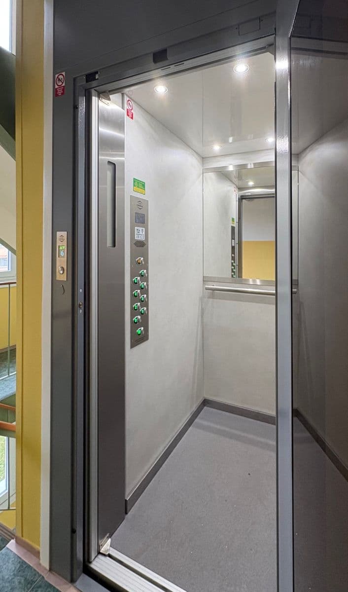 Pronájem bytu 3+kk 63 m², Kaplická, Praha, Praha Pronájem bytu 3+kk 63 m², Kaplická, Praha, Praha