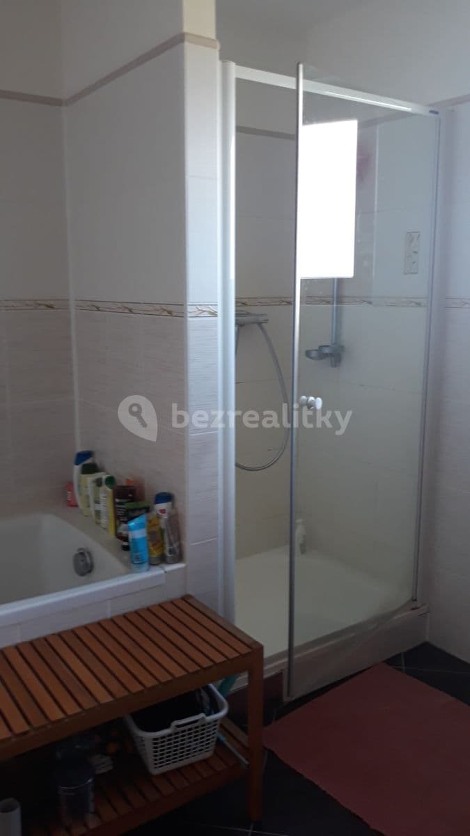 Pronájem bytu 1+kk 50 m², Kralupská, Praha, Praha Pronájem bytu 1+kk 50 m², Kralupská, Praha, Praha