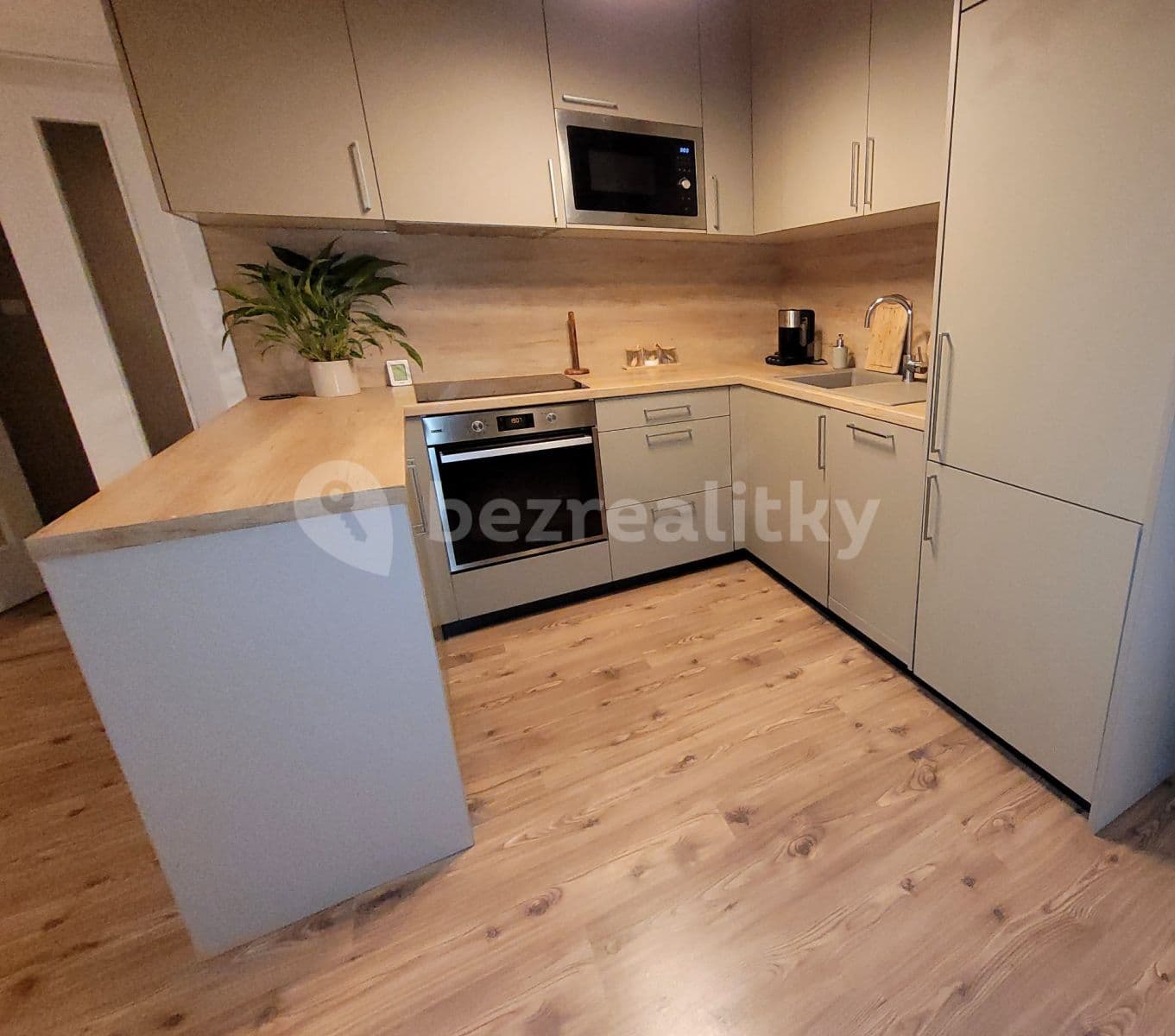 Pronájem bytu 3+kk 81 m², T. G. Masaryka, Horoměřice, Středočeský kraj Pronájem bytu 3+kk 81 m², T. G. Masaryka, Horoměřice, Středočeský kraj